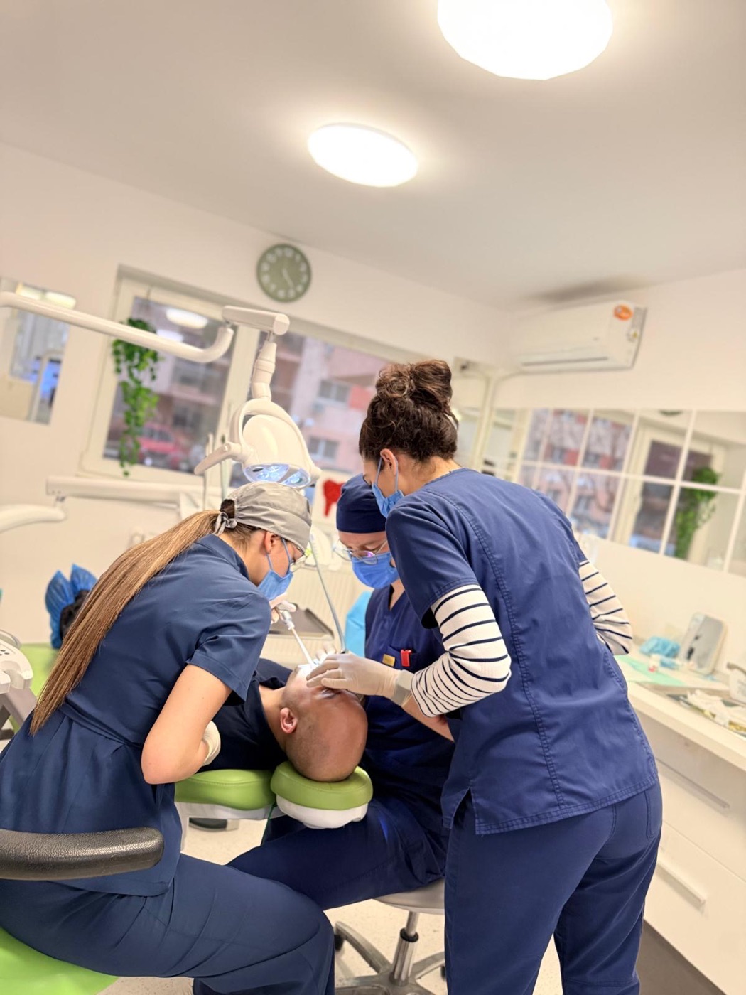 Echipa EbiDent, disponibilă și după ce pacientul se întoarce acasă